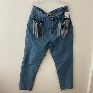 Jeans w/ pocket bedazzled detail